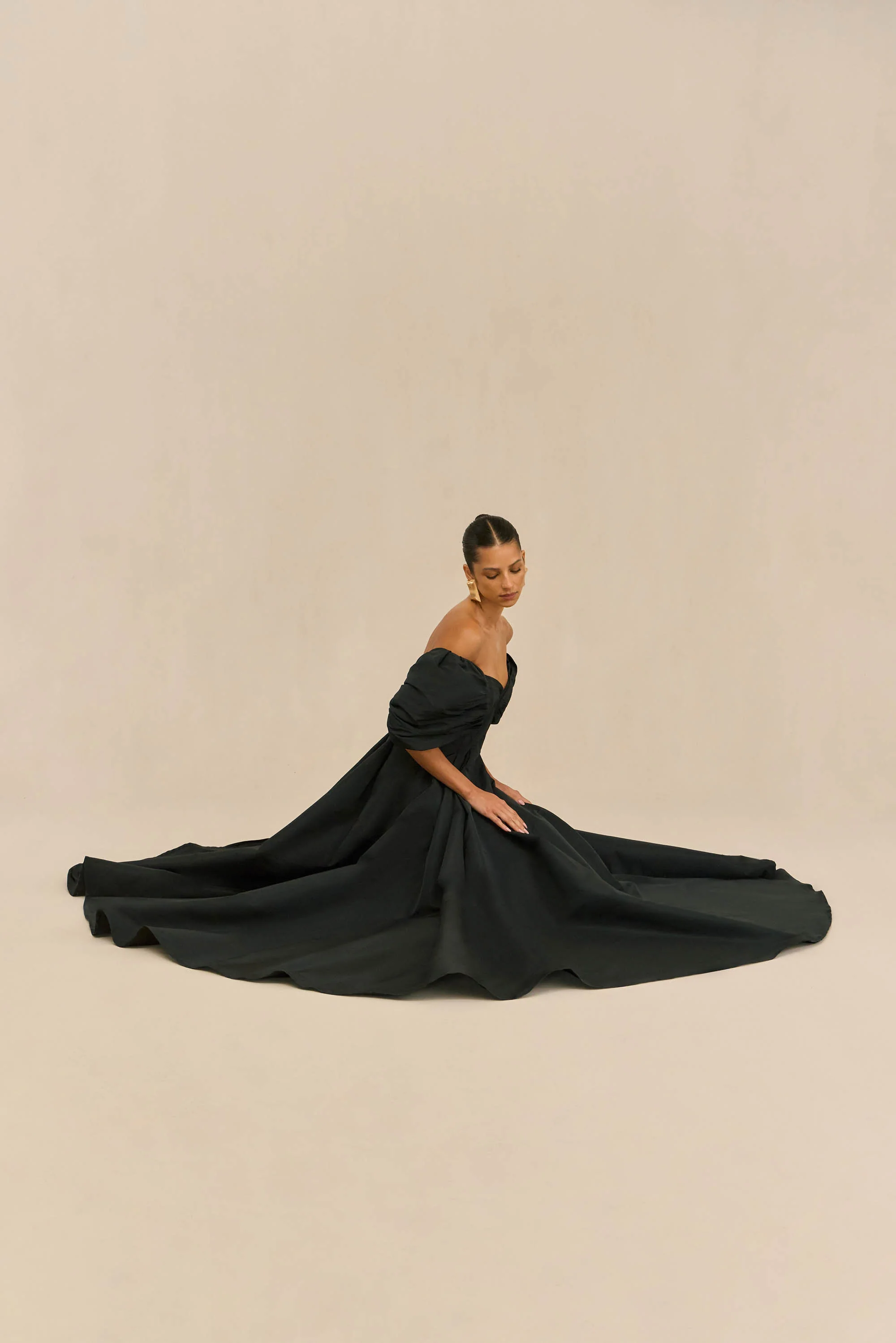 AVIVA GOWN - BLACK - Image 7