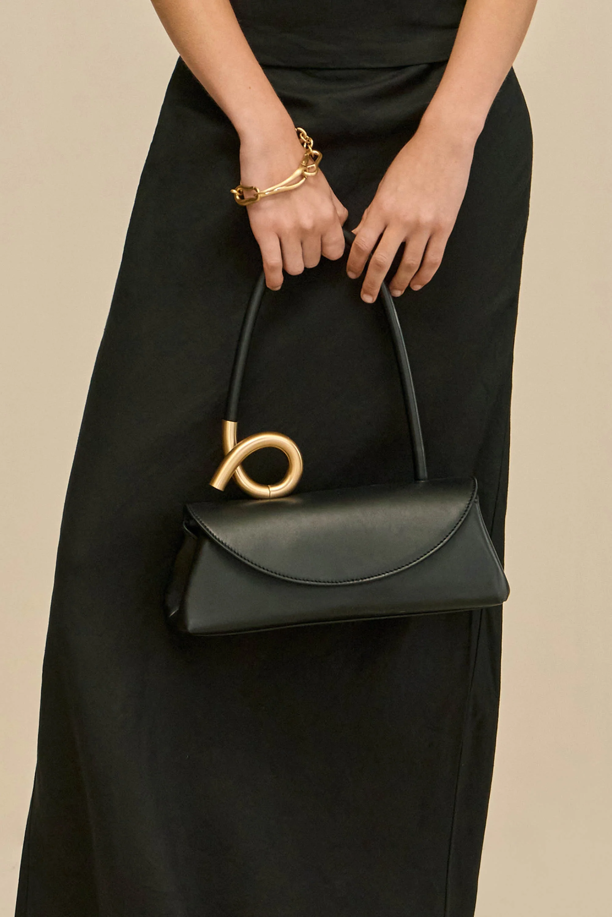 AZARIAH SHOULDER BAG - BLACK - Image 5