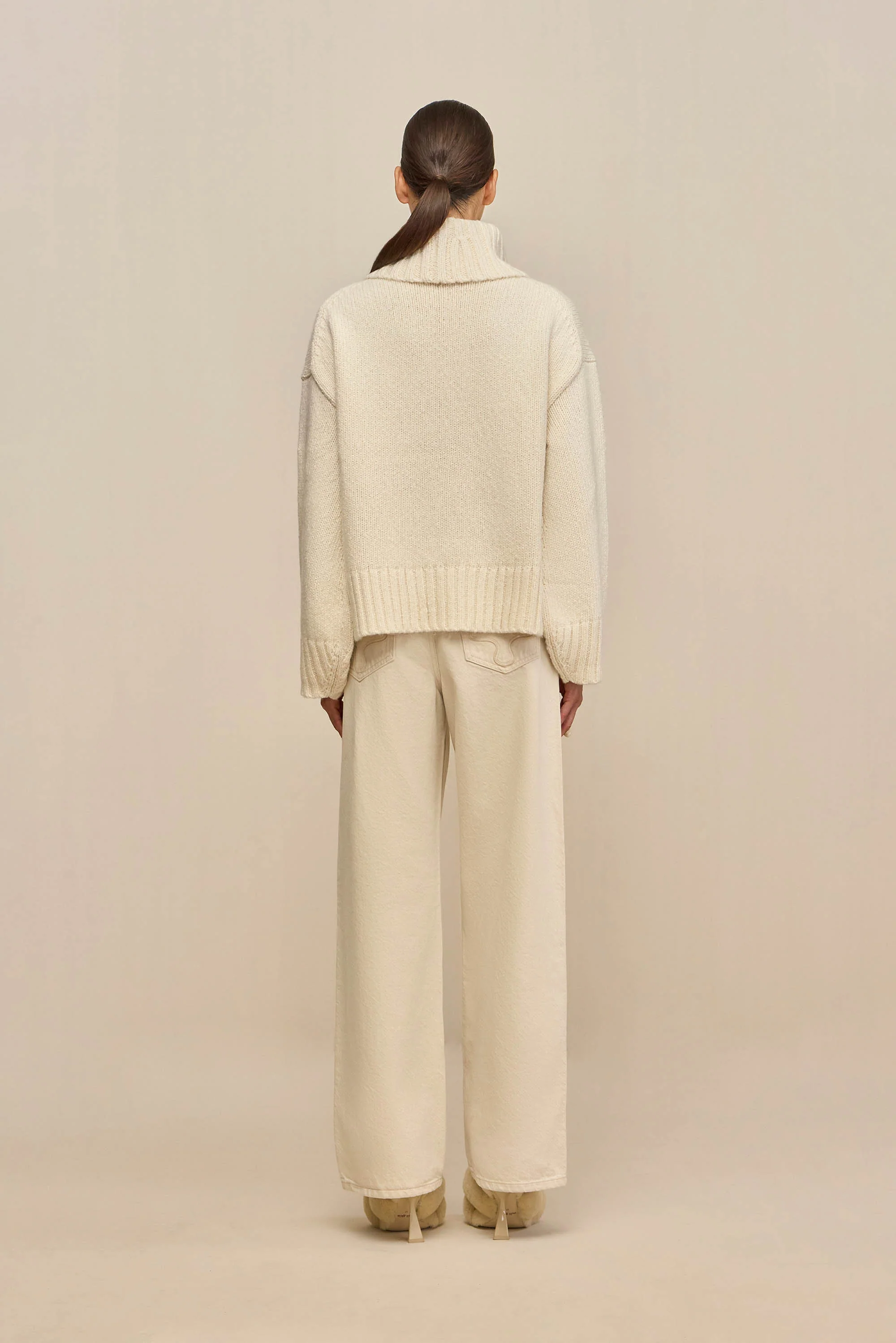 BELANA SWEATER - OFF WHITE - Image 6