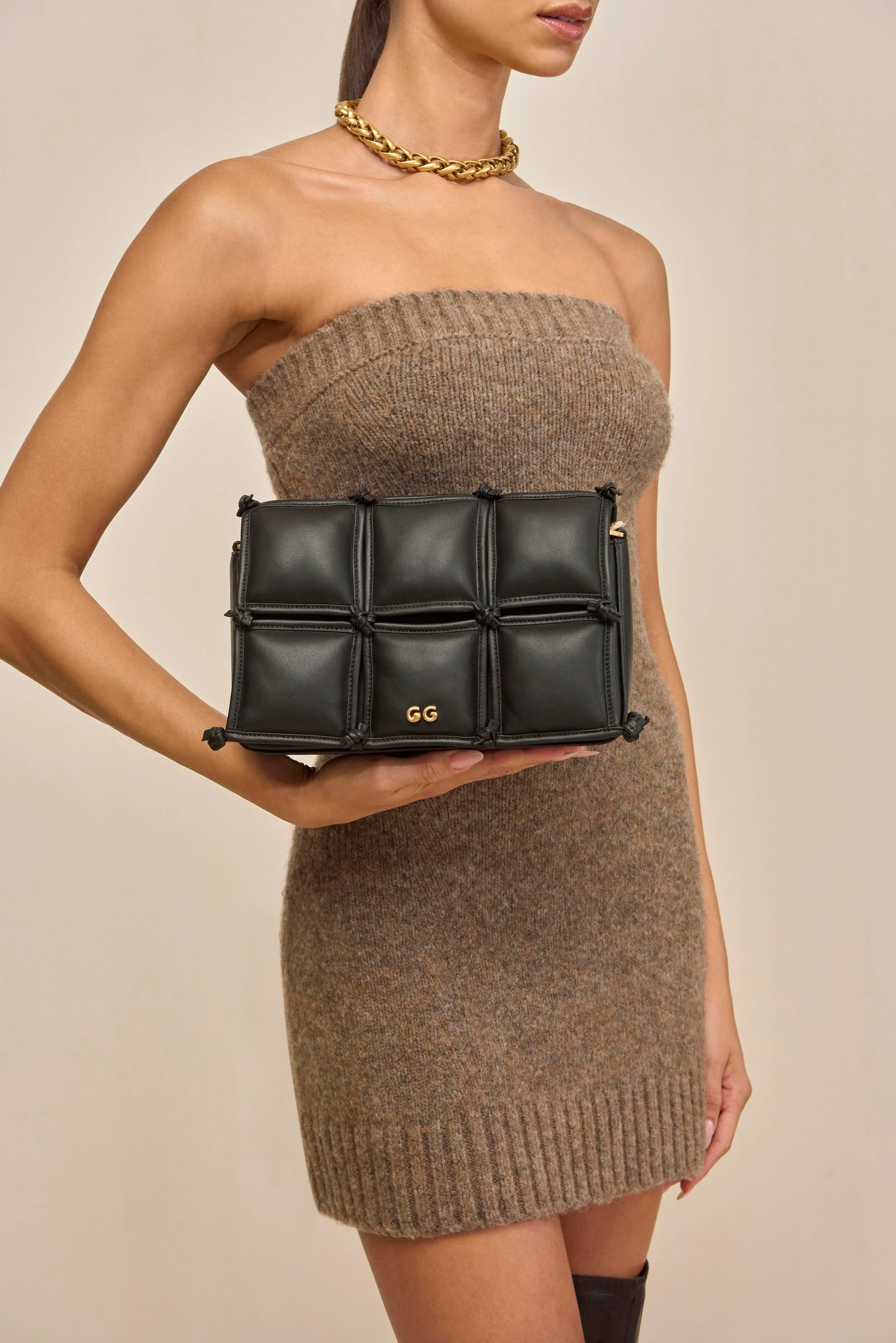GAIA'S PUFF CROSSBODY BAG - BLACK - Image 4