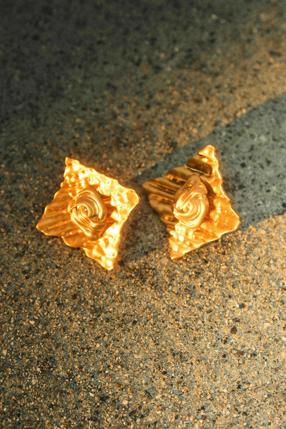 NAYDINE EARRING - BRUSHED BRASS - Image 6