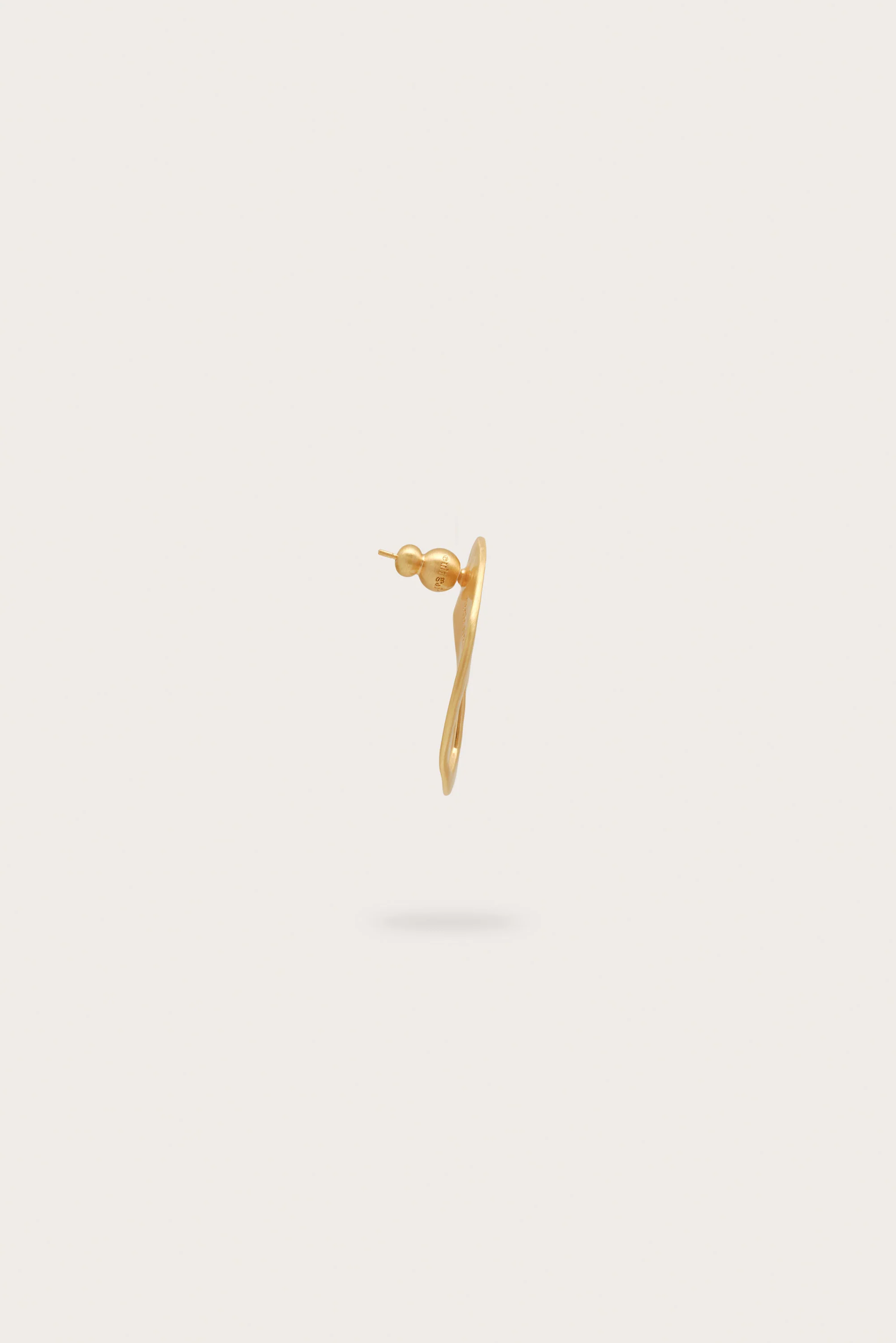 RUE MINI EARRING - BRUSHED BRASS - Image 3