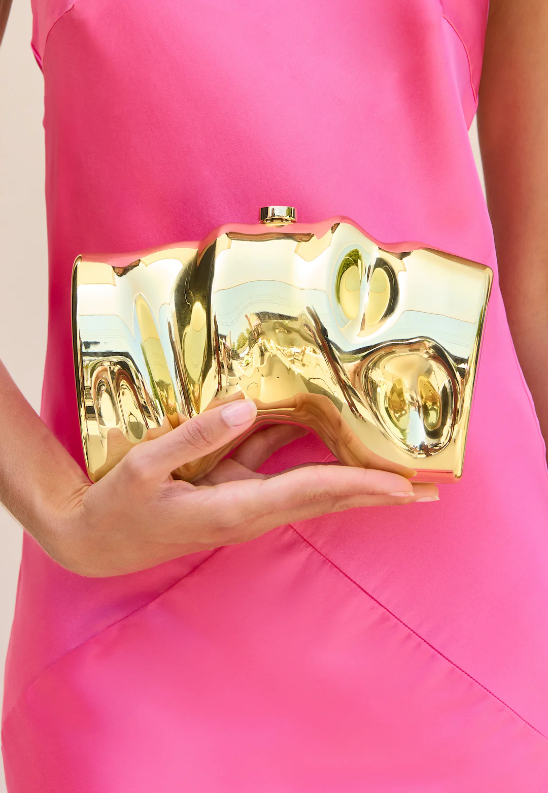 SCRUNCH CLUTCH - SHINY GOLD - Image 5