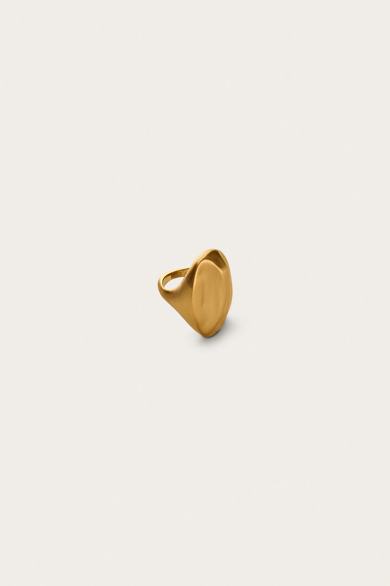VEDA RING - BRUSHED BRASS - Image 3